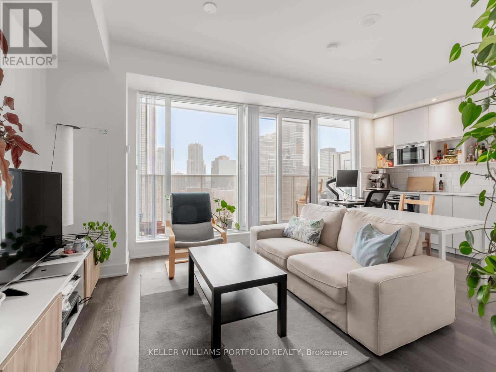 Toronto (Church-Yonge Corridor) — Toronto (Church-Yonge Corridor) - Photo 4 of 16