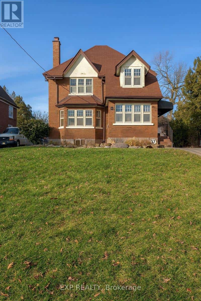 376 King Street East