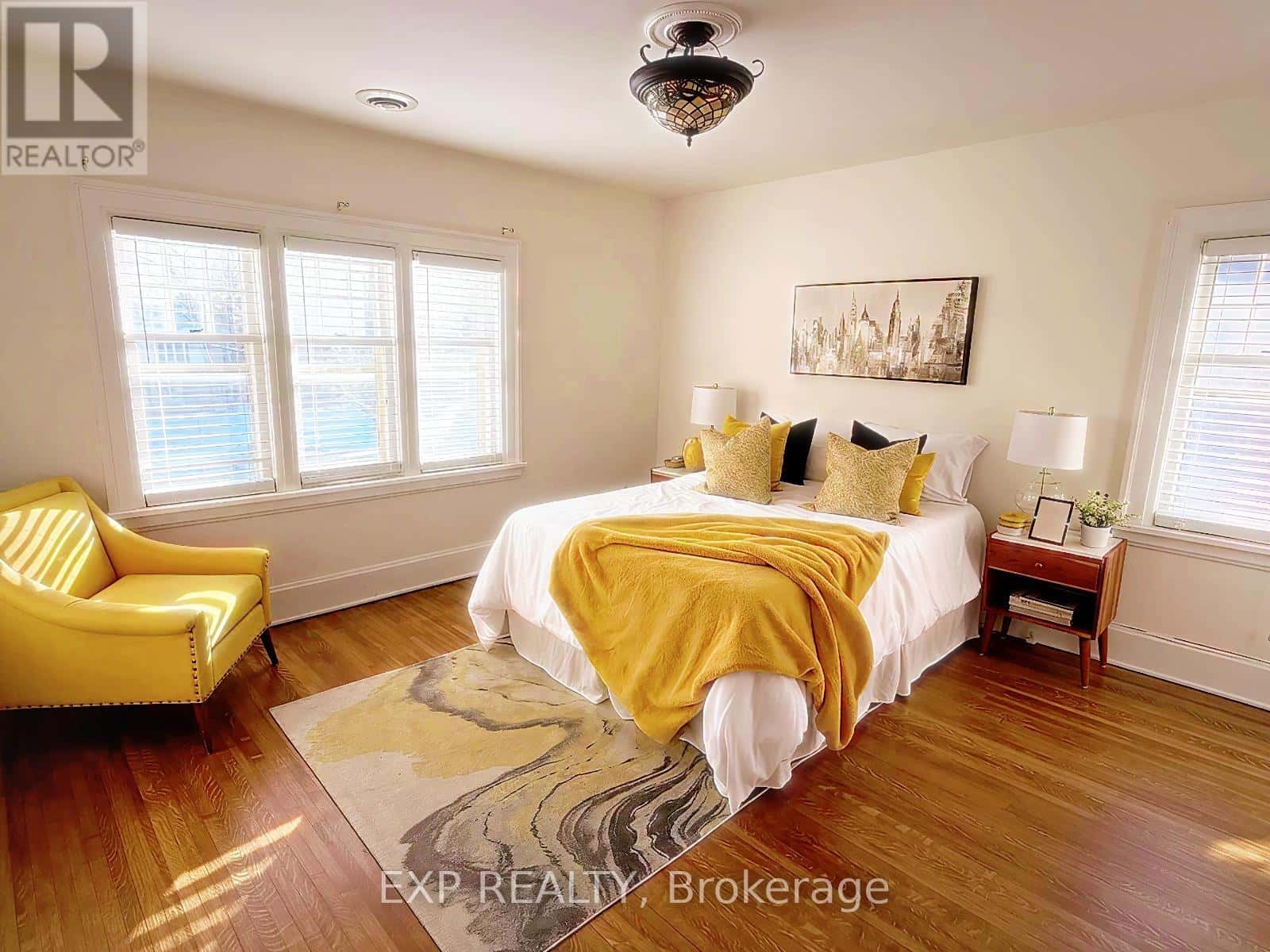 376 KING STREET E — Oshawa (O'Neill), Ontario - Photo 2 of 19