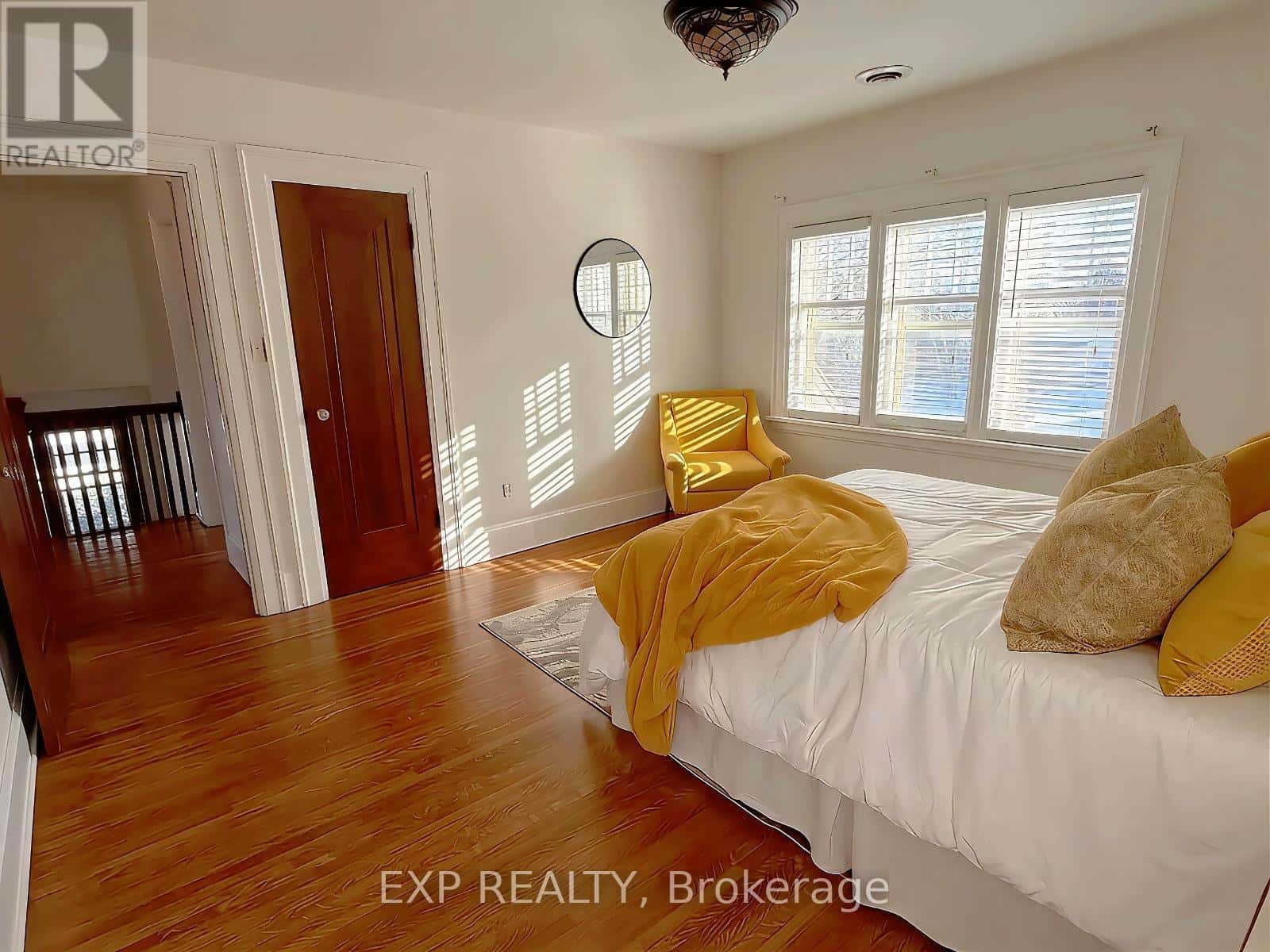 376 KING STREET E — Oshawa (O'Neill), Ontario - Photo 3 of 19