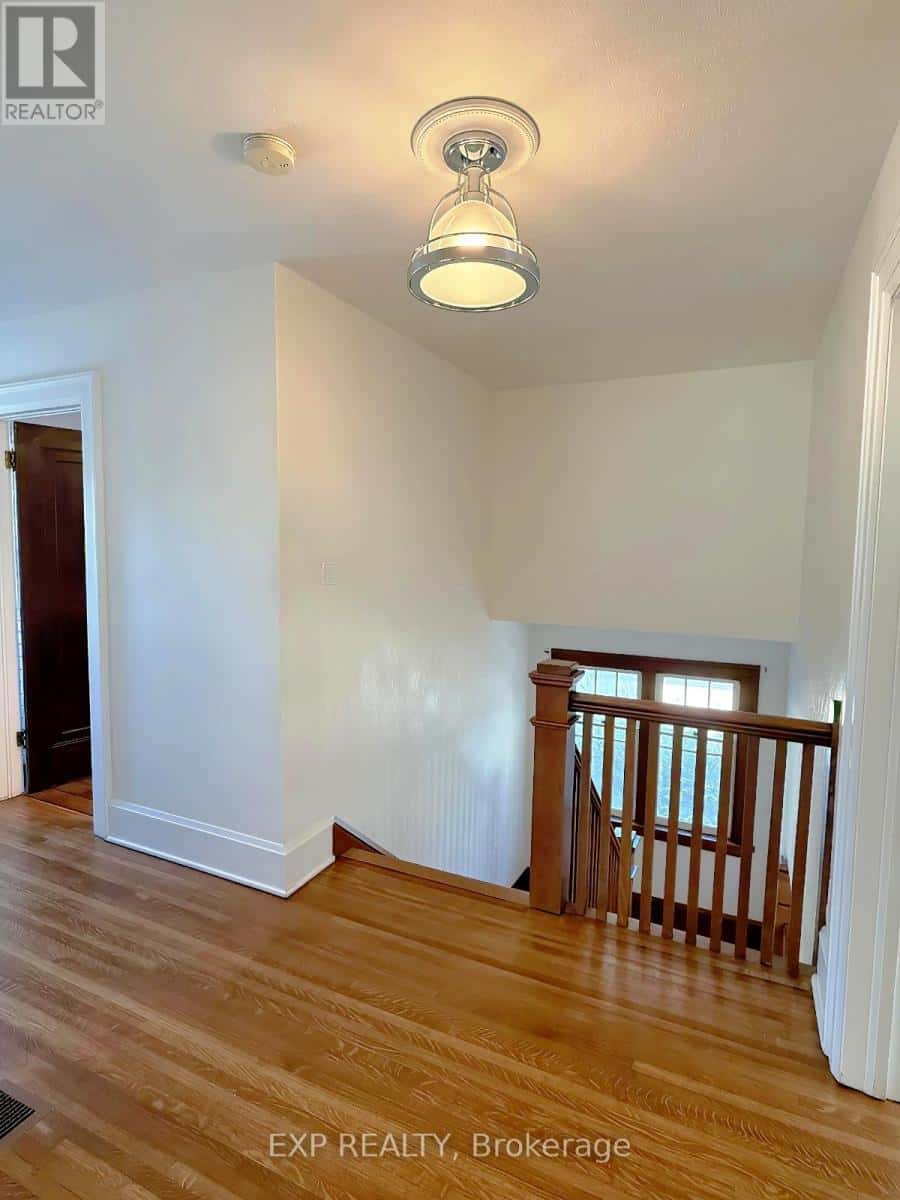 376 KING STREET E — Oshawa (O'Neill), Ontario - Photo 4 of 19