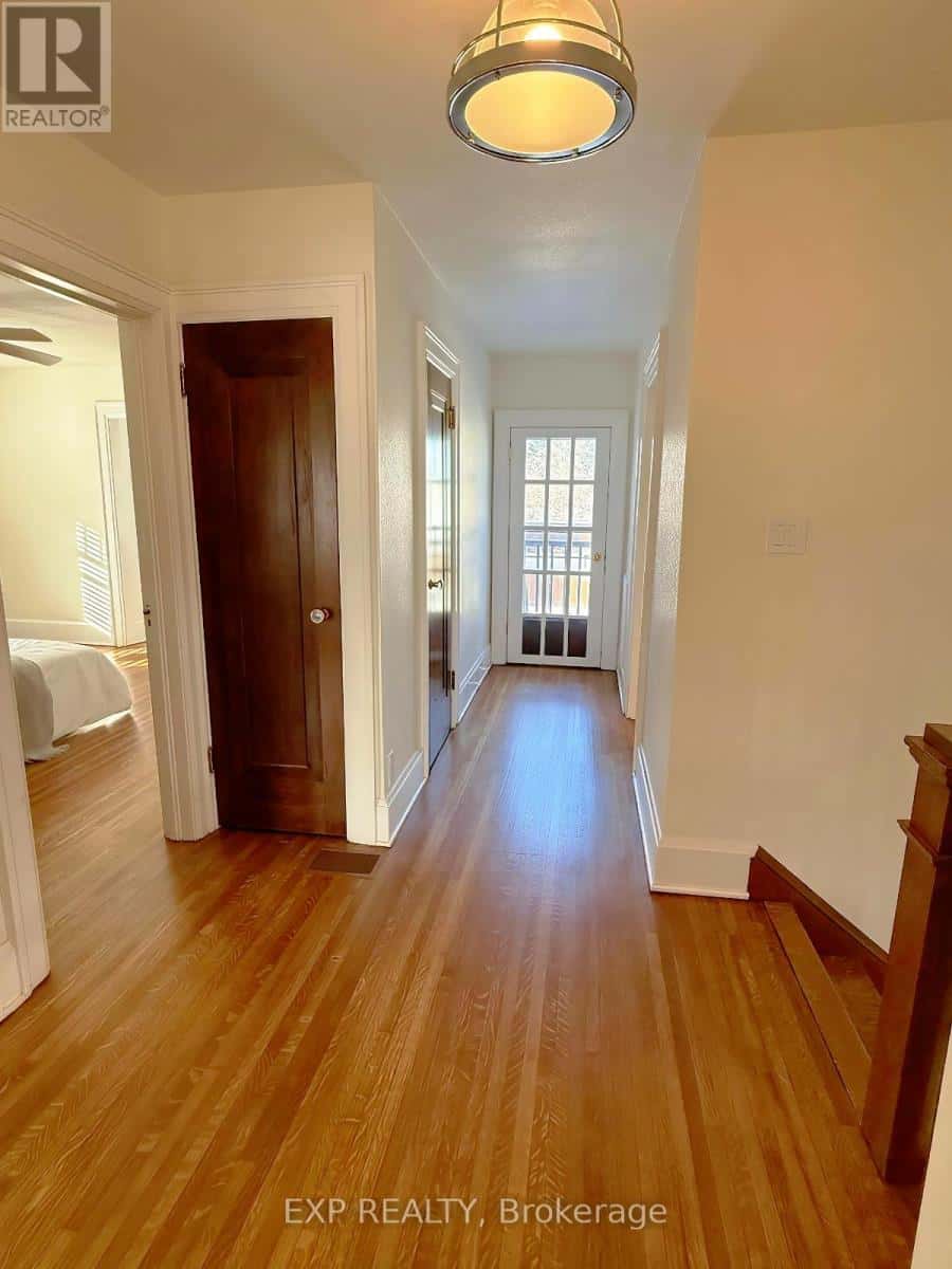 376 KING STREET E — Oshawa (O'Neill), Ontario - Photo 5 of 19