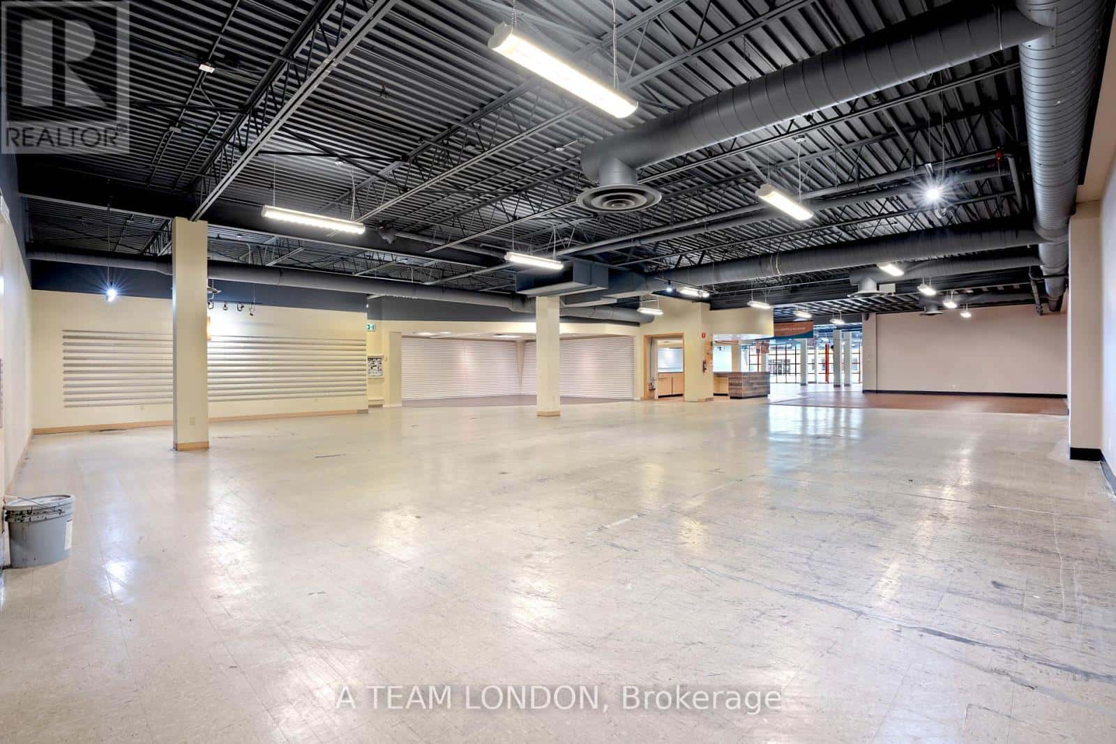 London South (South I) — London South (South I) - Photo 2 of 32