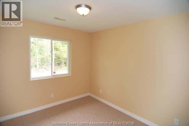 Windsor — Windsor - Photo 4 of 7