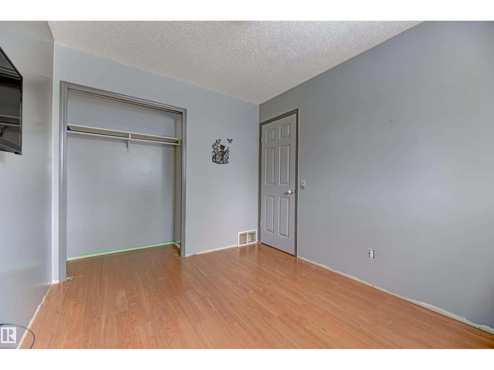 Edmonton — Edmonton - Photo 5 of 27