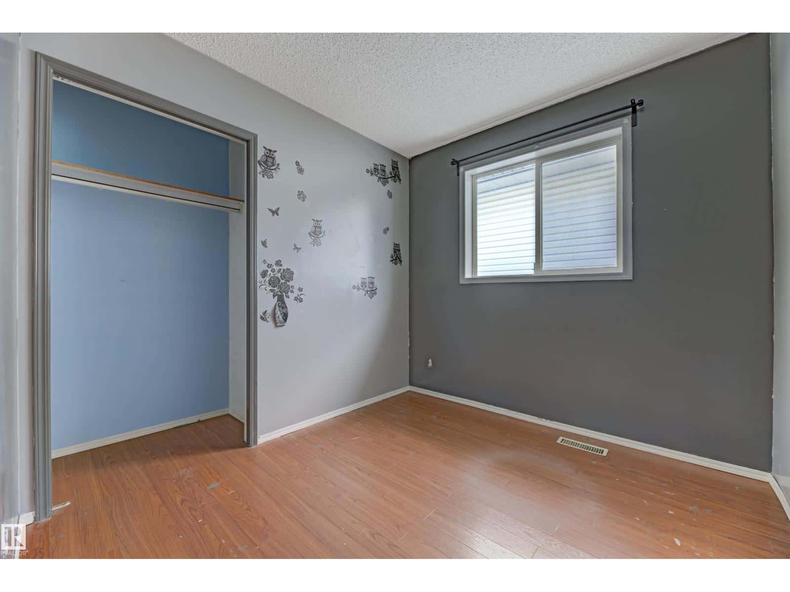 Edmonton — Edmonton - Photo 2 of 27