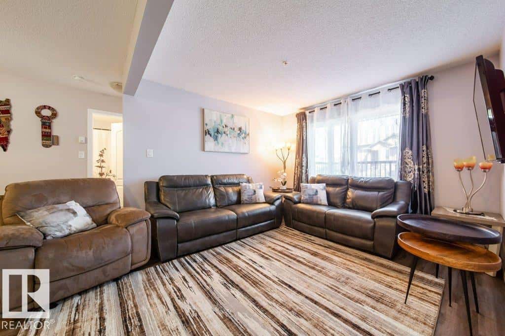 Edmonton — Edmonton - Photo 3 of 26