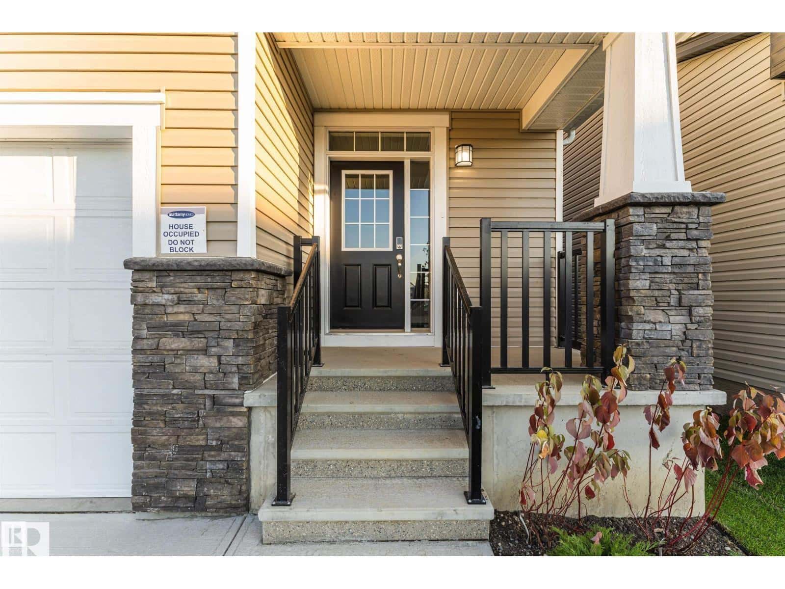 Edmonton — Edmonton - Photo 2 of 33