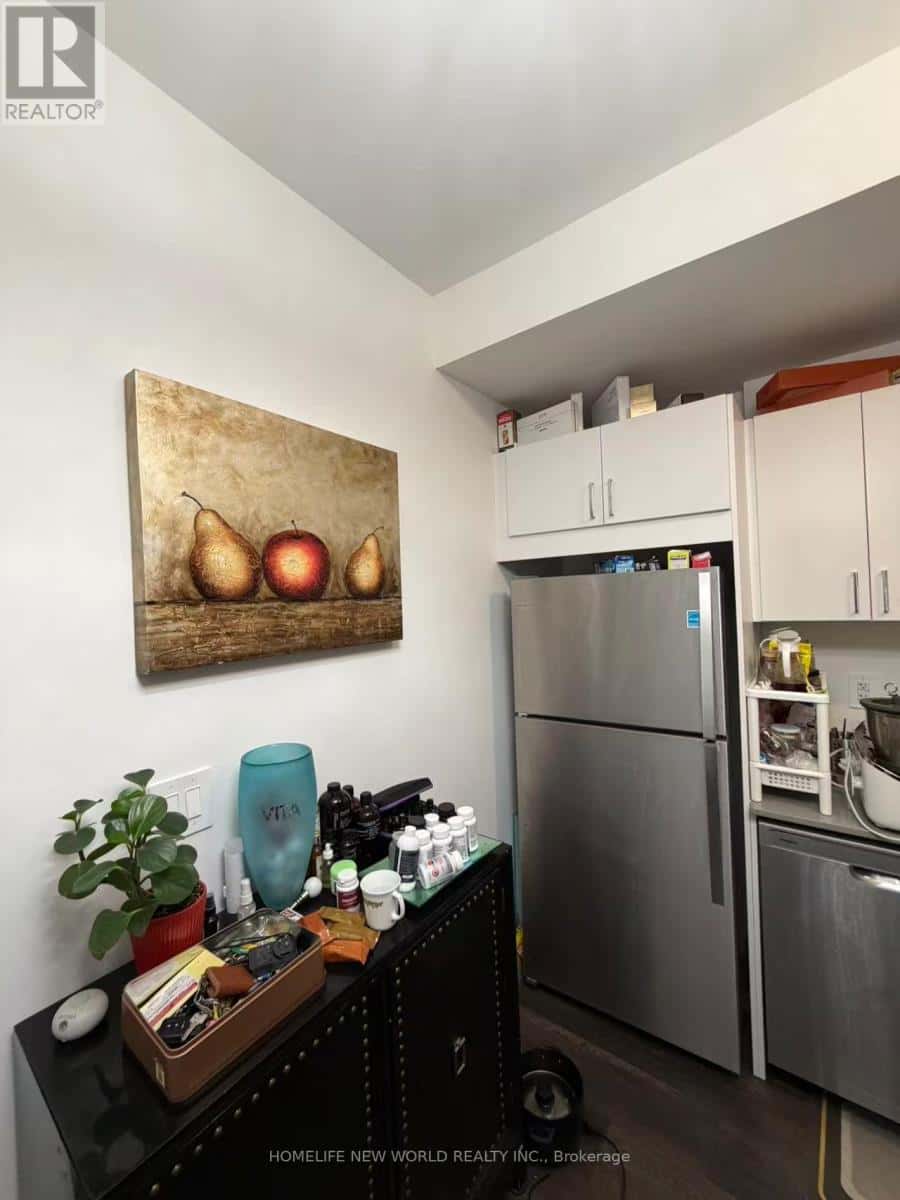 Toronto (Victoria Village) — Toronto (Victoria Village) - Photo 3 of 13