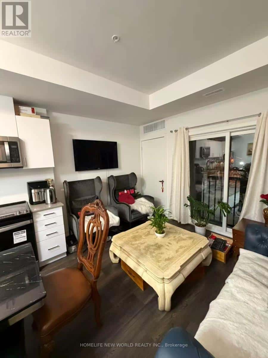 Toronto (Victoria Village) — Toronto (Victoria Village) - Photo 4 of 13