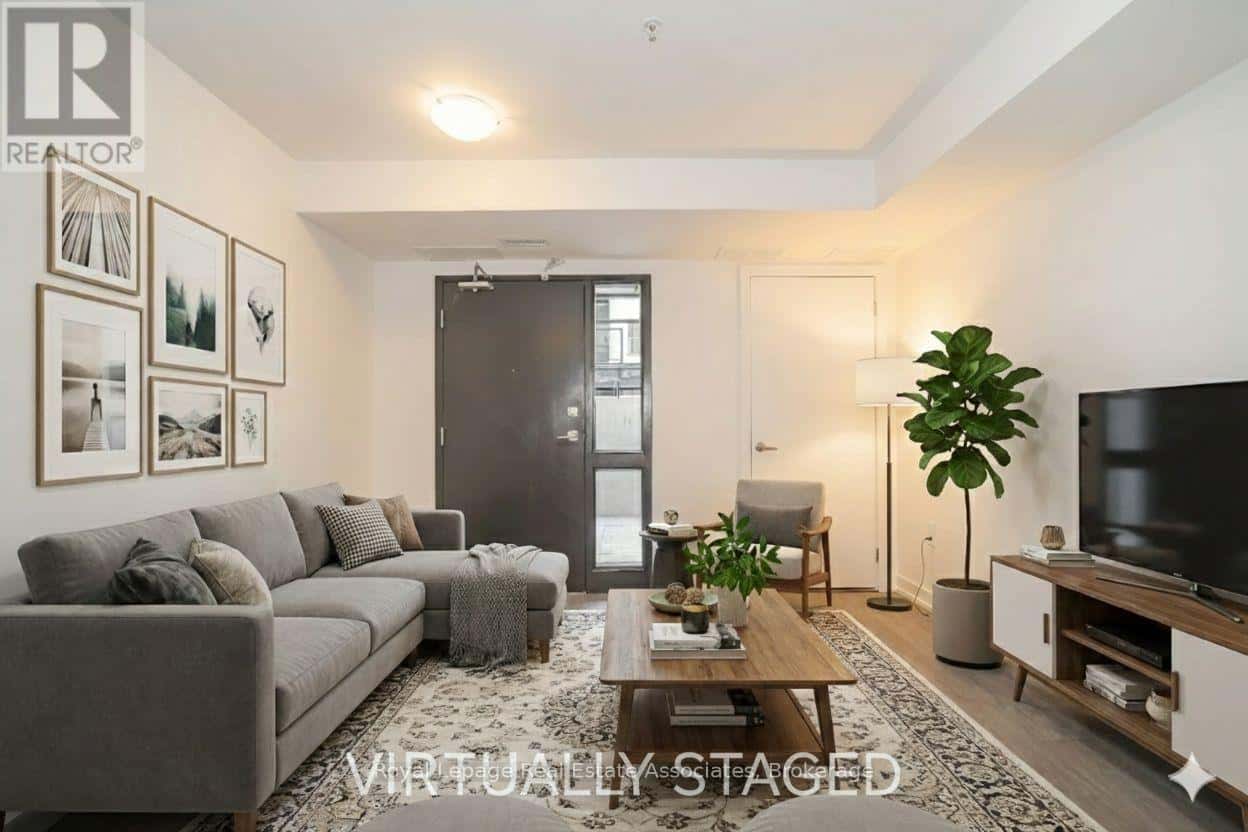 Toronto (Victoria Village) — Toronto (Victoria Village) - Photo 2 of 17