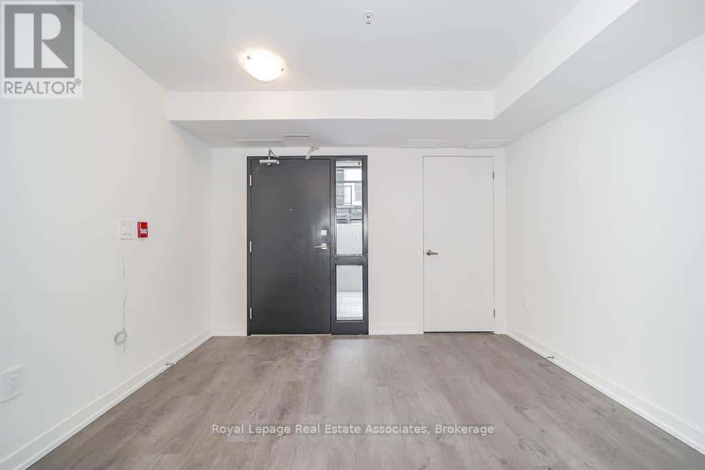 Toronto (Victoria Village) — Toronto (Victoria Village) - Photo 5 of 17