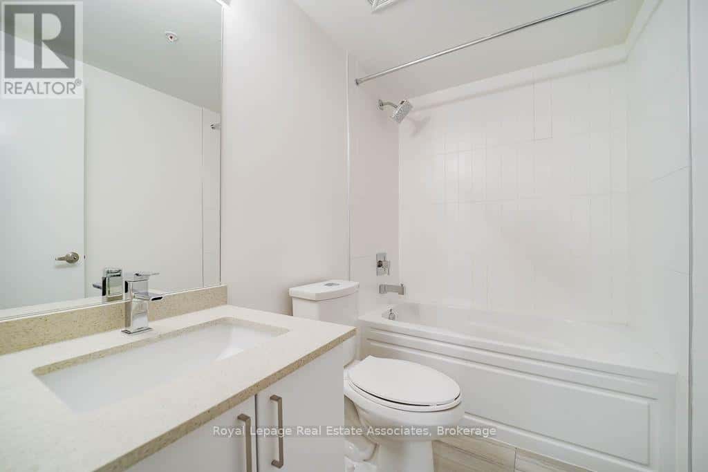 Toronto (Victoria Village) — Toronto (Victoria Village) - Photo 3 of 17