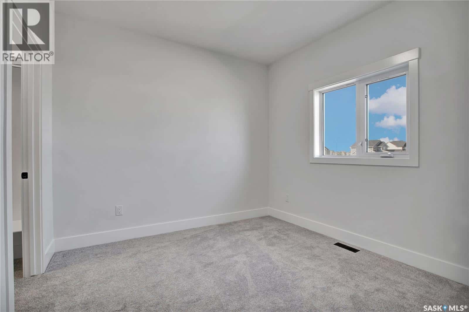 812 Woods CRESCENT — Warman - Photo 2 of 23