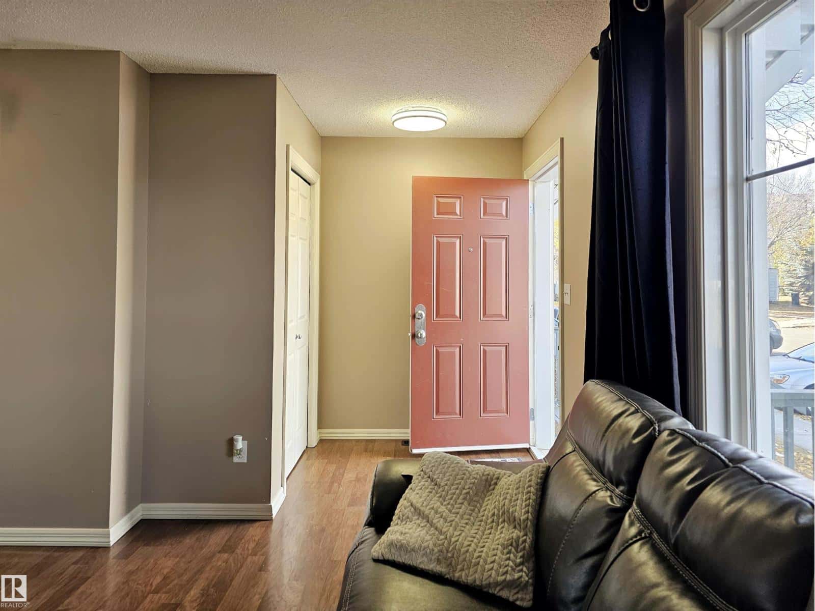 #29 1404 HERMITAGE RD NW — Edmonton - Photo 4 of 52