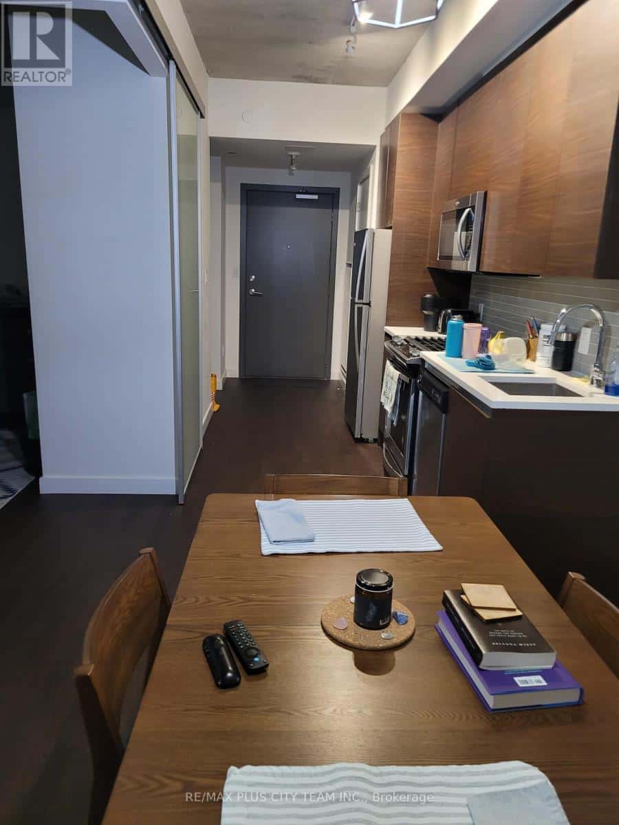 305 - 246 LOGAN AVENUE — Toronto (South Riverdale) - Photo 4 of 18