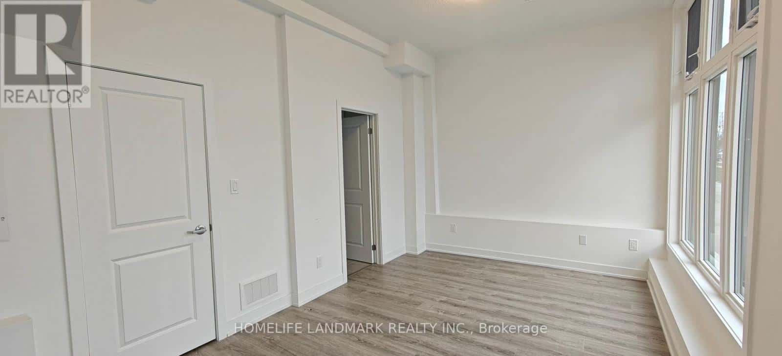 5494 MAIN STREET — Whitchurch-Stouffville (Stouffville) - Photo 5 of 12