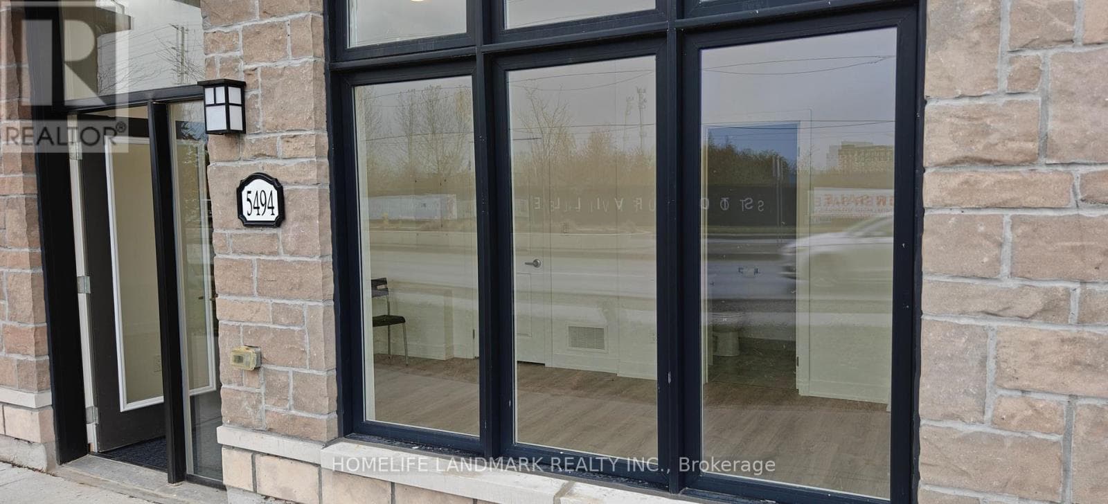 5494 MAIN STREET — Whitchurch-Stouffville (Stouffville) - Main photo