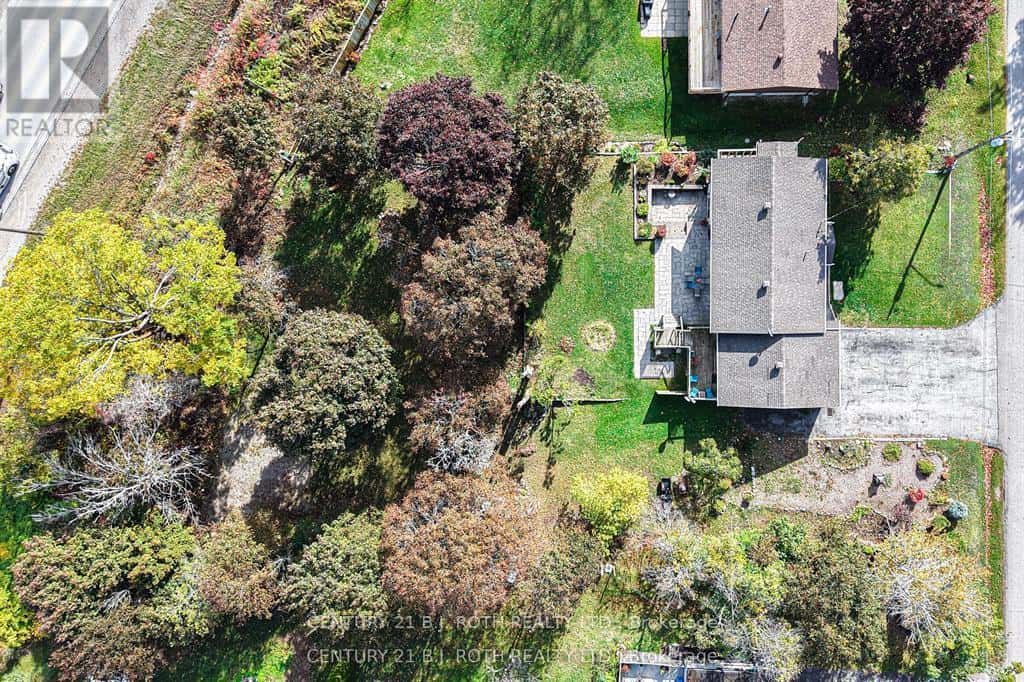 16 FIRST STREET — Orillia, Ontario - Photo 4 of 46