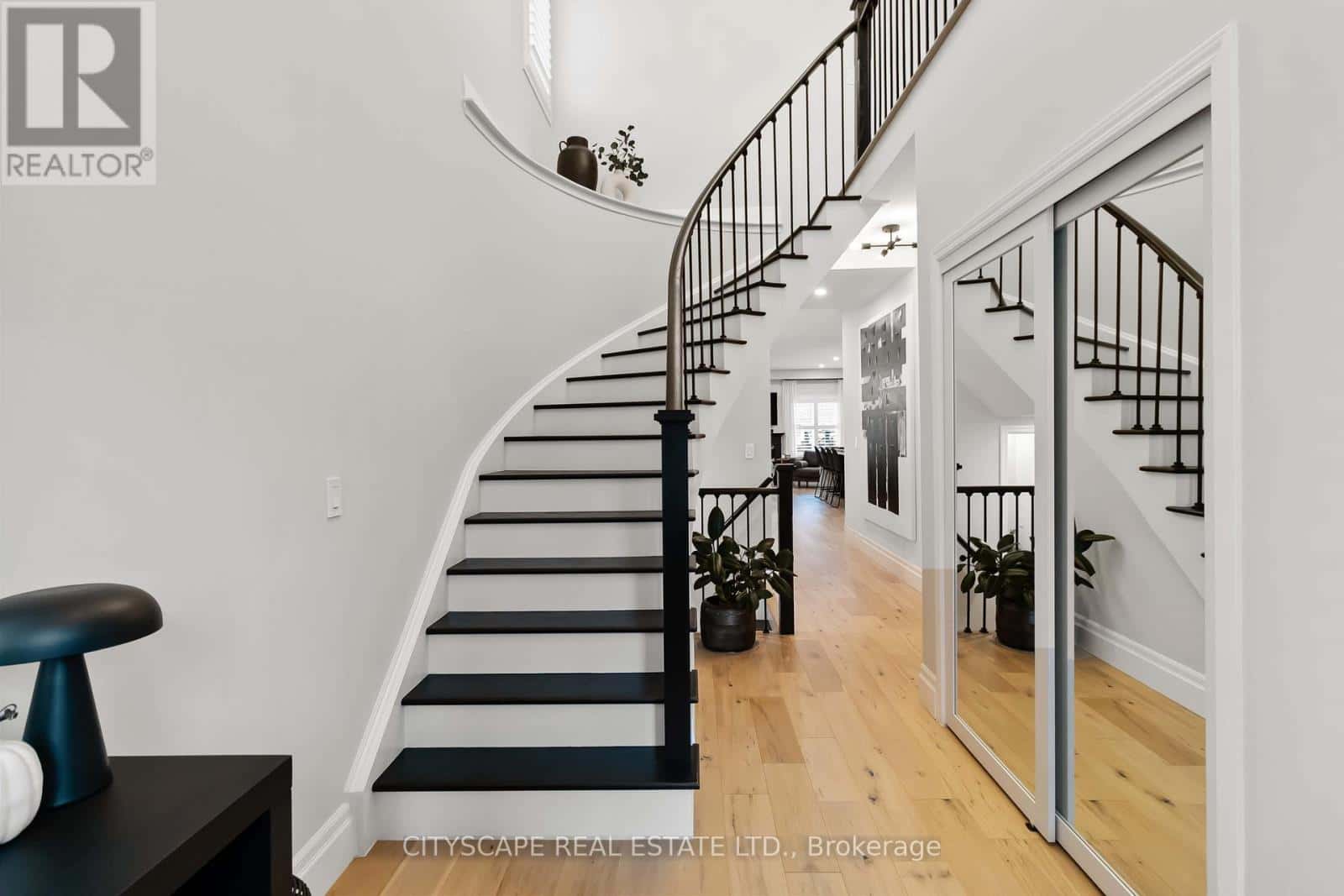 Burlington (Alton) — Burlington (Alton) - Photo 5 of 50