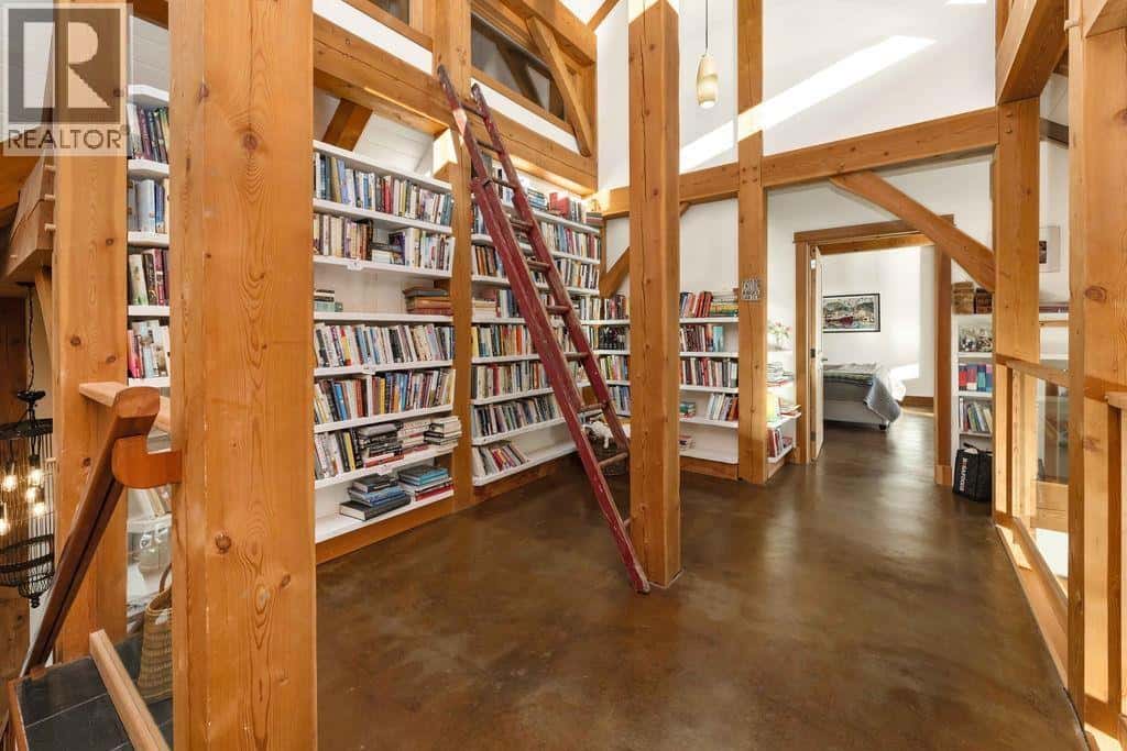 Roberts Creek — Roberts Creek - Photo 3 of 40