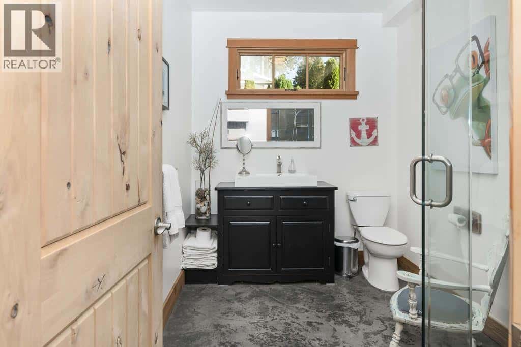 Roberts Creek — Roberts Creek - Photo 4 of 40