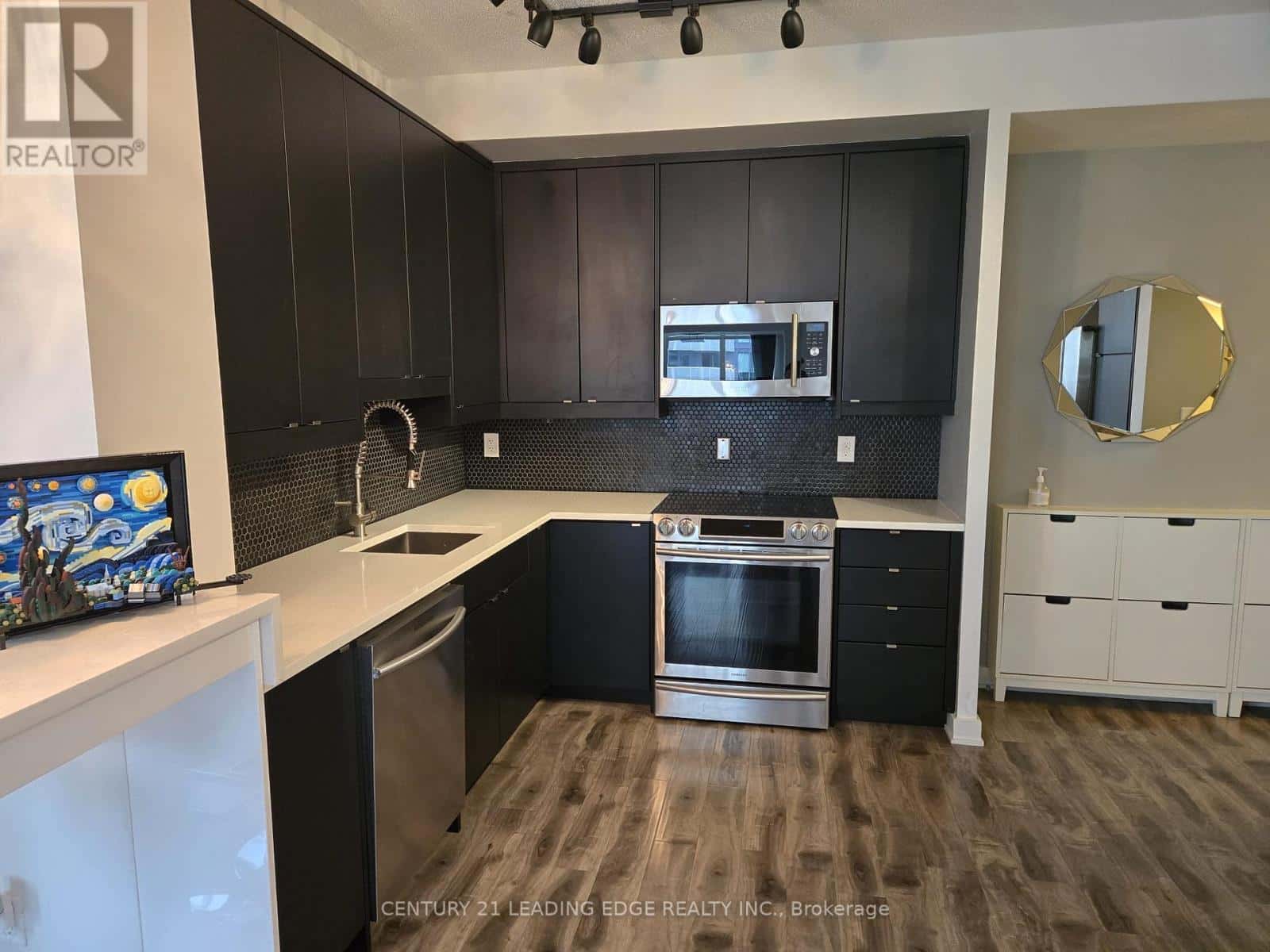 2402 - 4070 CONFEDERATION PARKWAY — Mississauga (Creditview) - Photo 2 of 17