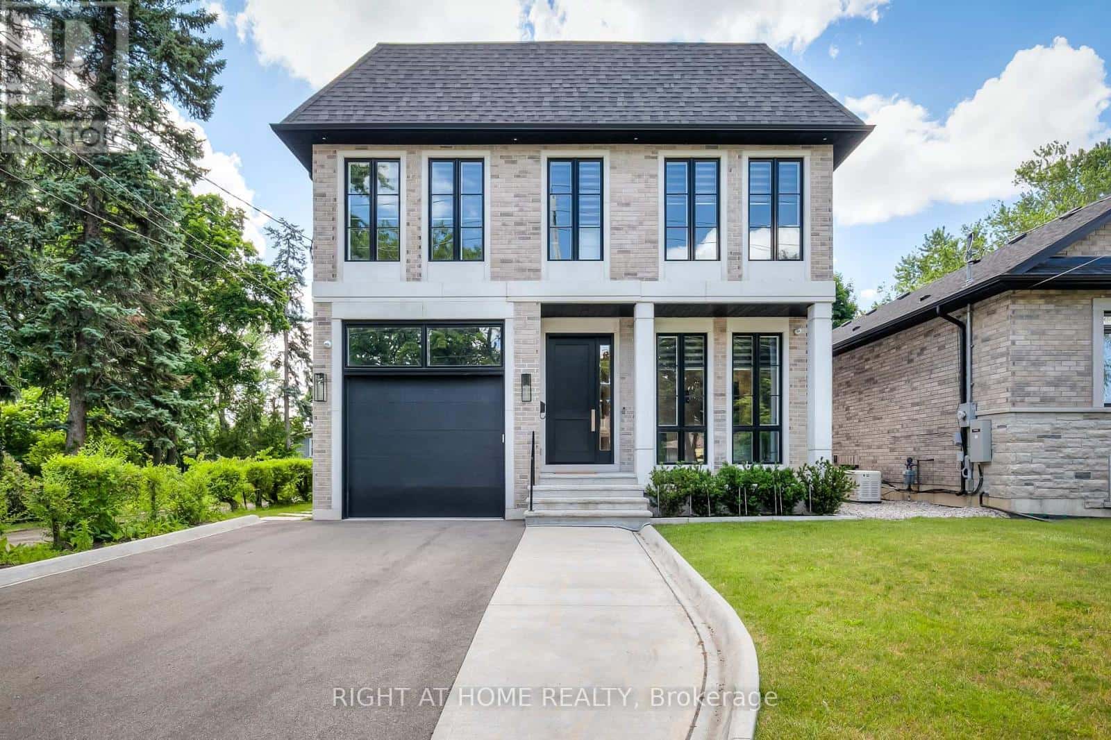 124 SHAVER AVENUE N — Toronto (Islington-City Centre West) - Photo 5 of 32