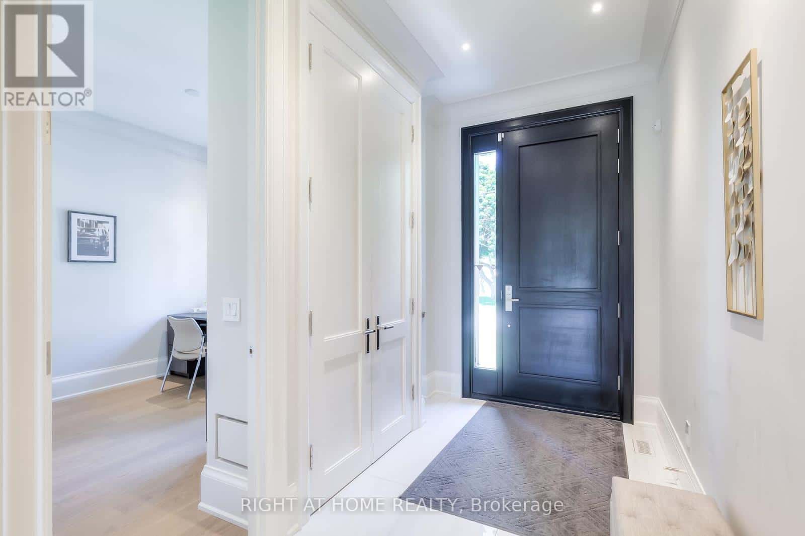 124 SHAVER AVENUE N — Toronto (Islington-City Centre West) - Photo 4 of 32