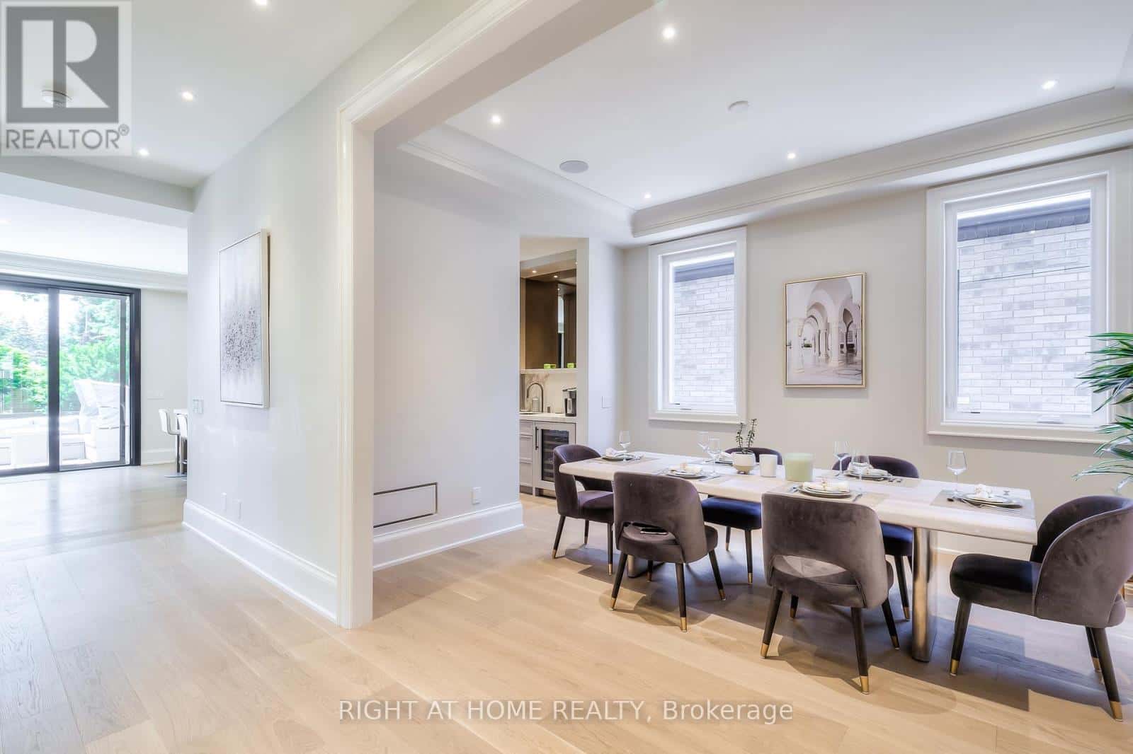 124 SHAVER AVENUE N — Toronto (Islington-City Centre West) - Photo 2 of 32