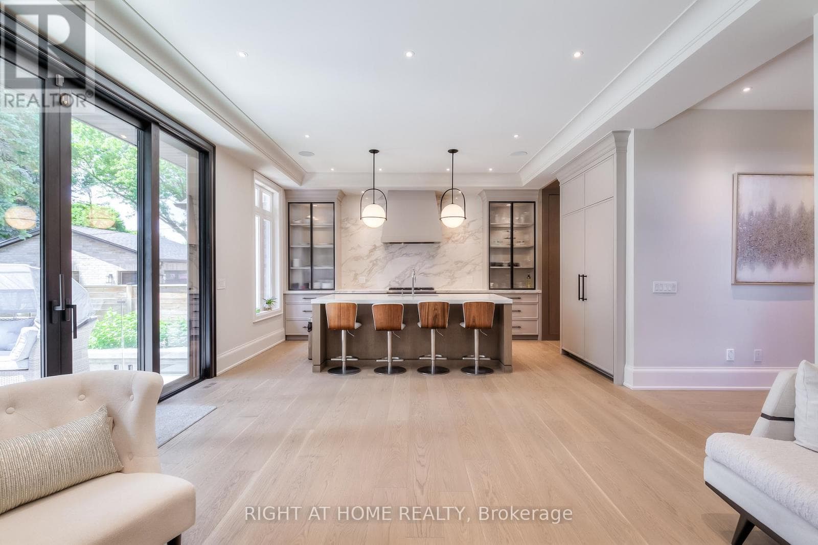 124 SHAVER AVENUE N — Toronto (Islington-City Centre West) - Main photo