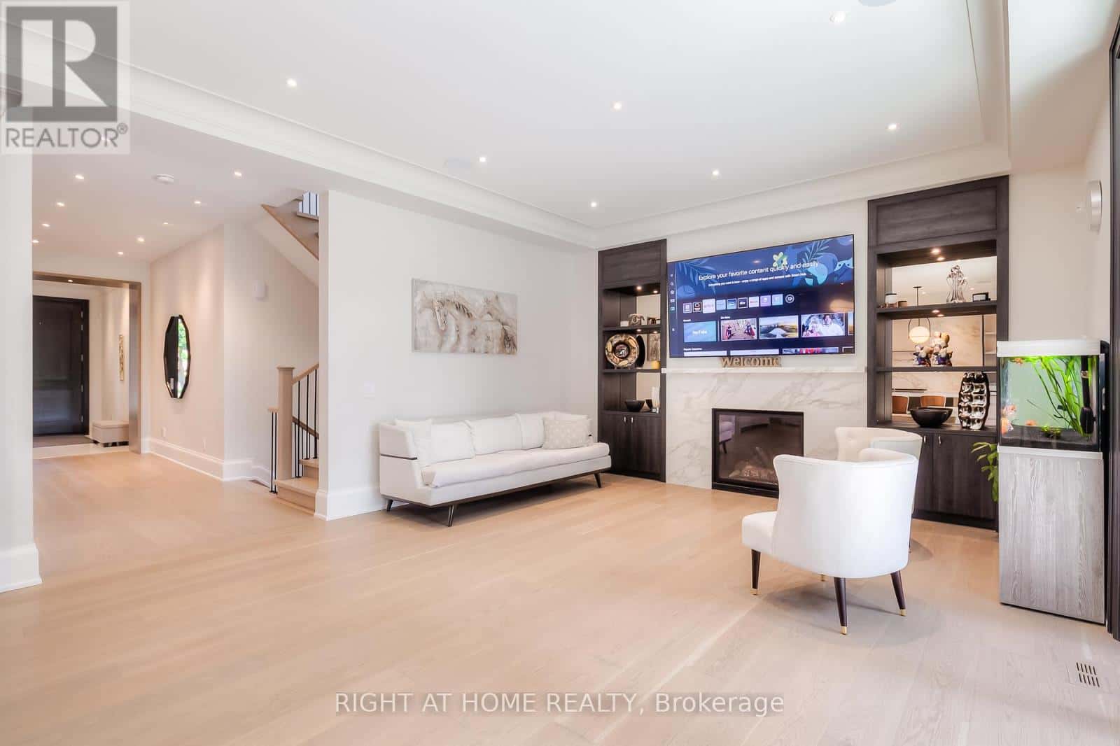 124 SHAVER AVENUE N — Toronto (Islington-City Centre West) - Photo 3 of 32