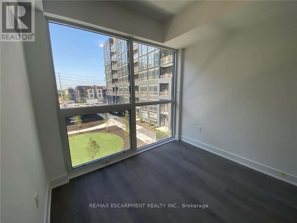 340 - 2343 KHALSA GATE — Oakville (WM Westmount) - Photo 4 of 46