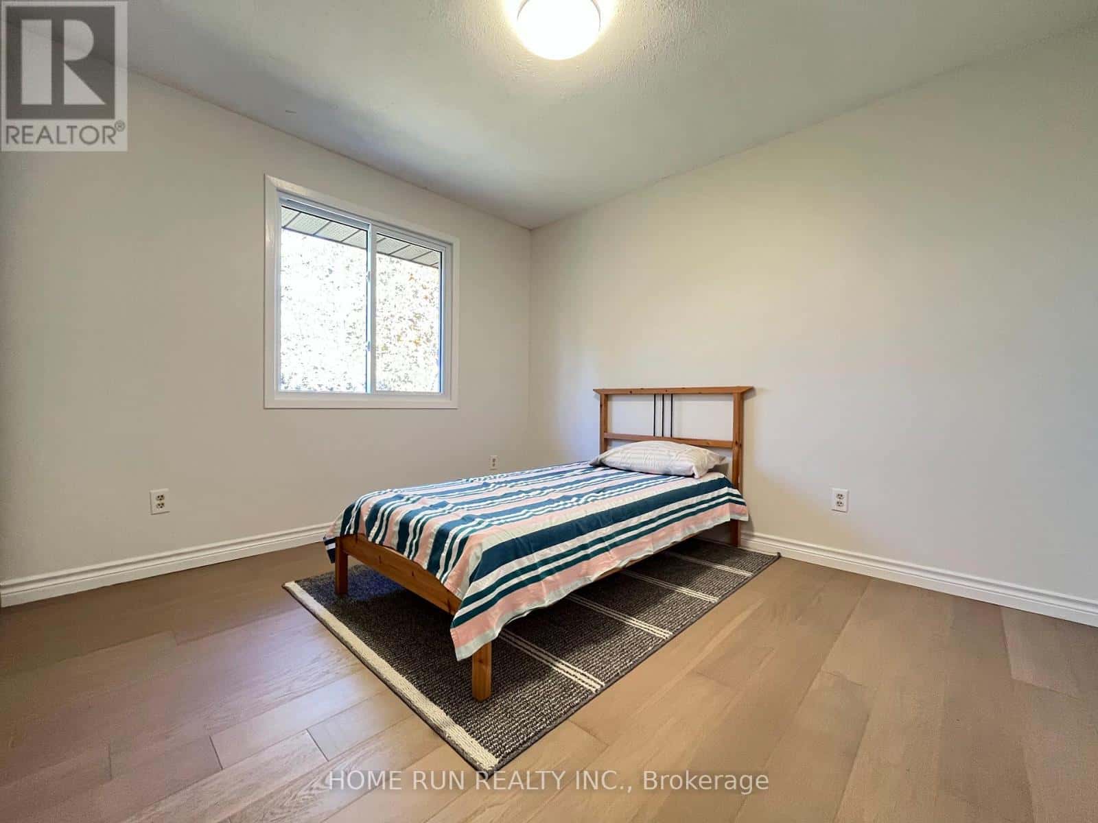 Ottawa — Ottawa - Photo 4 of 33