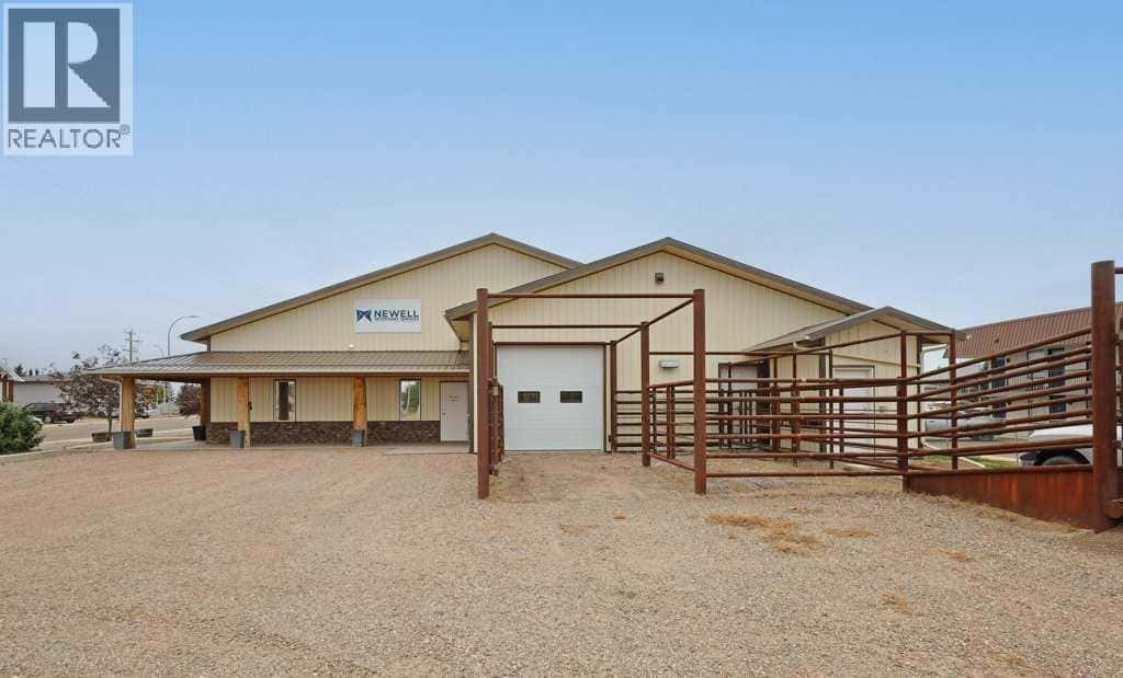 50 Upland Boulevard W — Brooks, Alberta - Photo 5 of 47