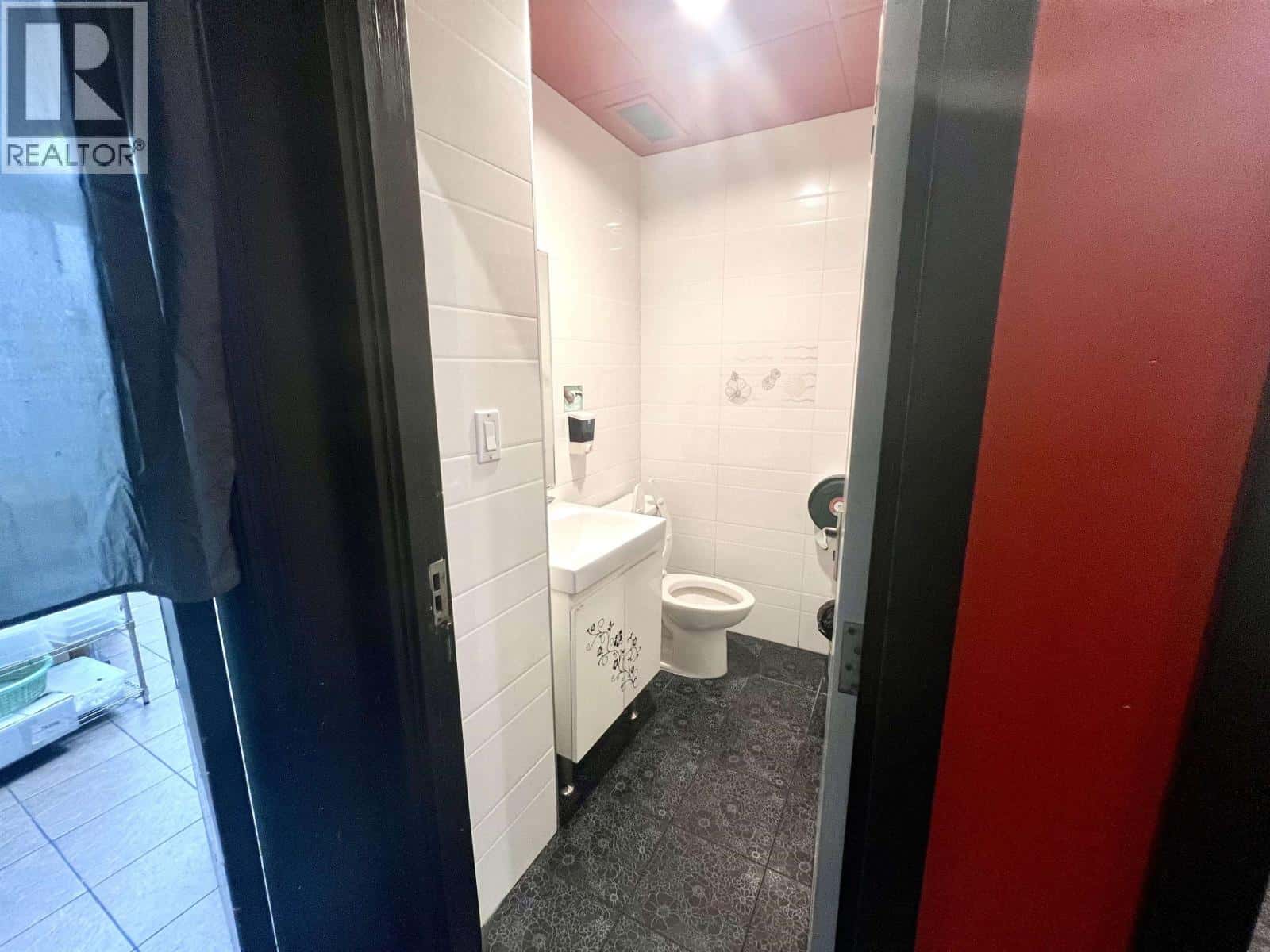 2150 8391 ALEXANDRA ROAD — Richmond - Photo 3 of 12