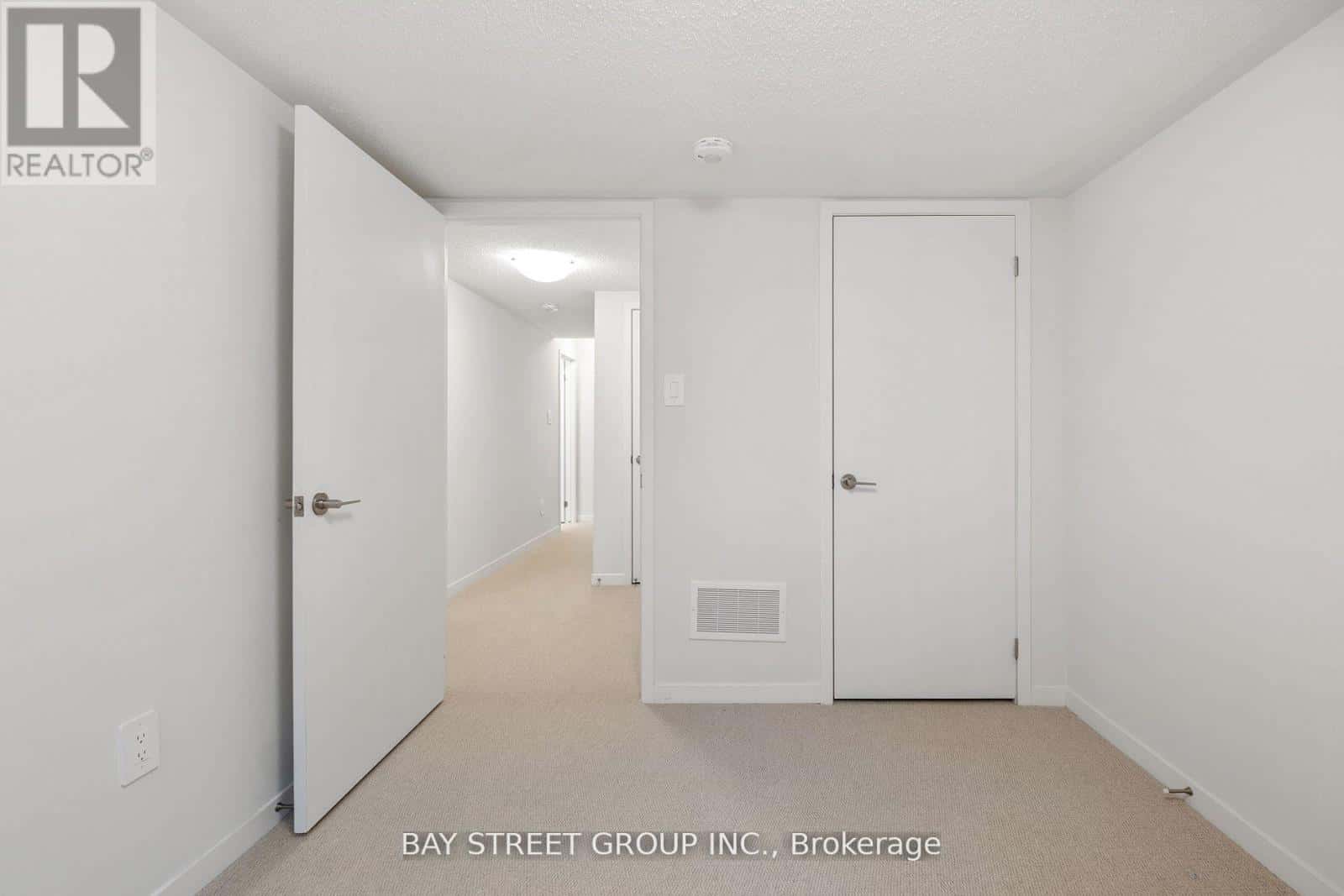 57 - 31 HONEYCRISP CRESCENT — Vaughan (Vaughan Corporate Centre) - Photo 4 of 24