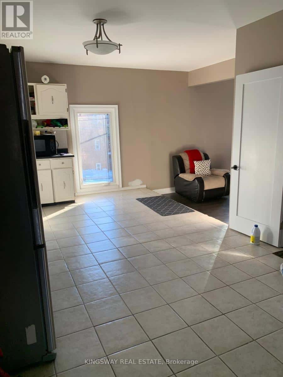 Cambridge — Cambridge - Photo 2 of 16