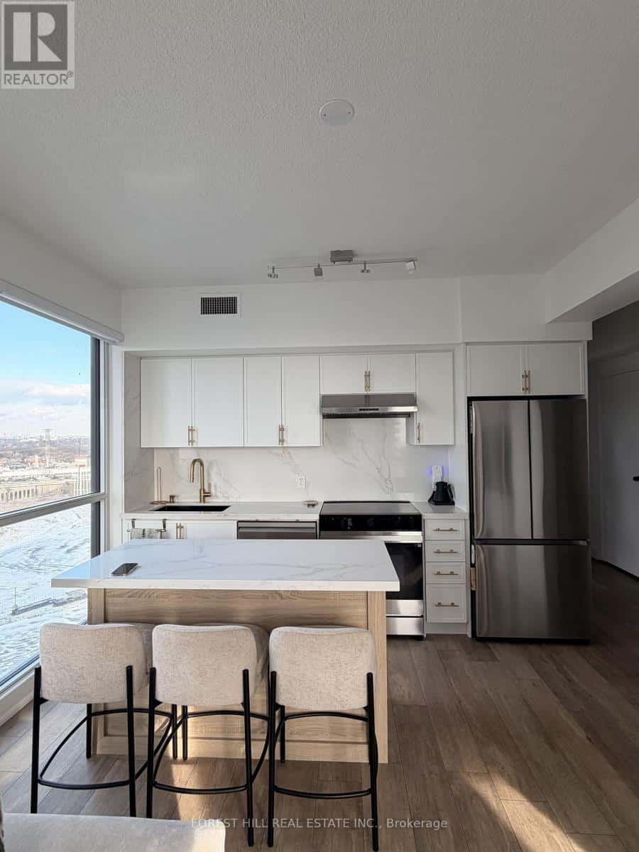 Toronto (Mimico) — Toronto (Mimico) - Photo 3 of 26