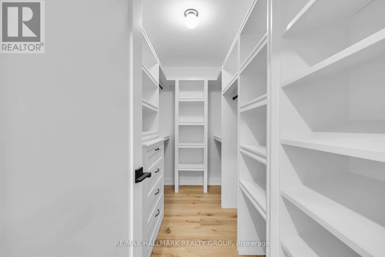 Ottawa — Ottawa - Photo 2 of 47