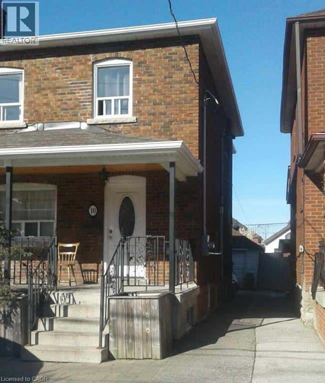 10 FAIRBANK Avenue — Toronto, Ontario - Photo 4 of 30