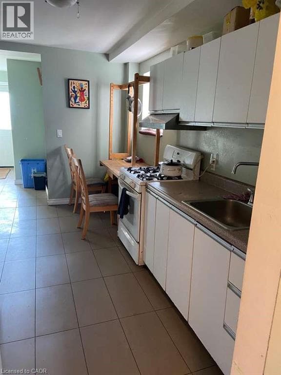 10 FAIRBANK Avenue — Toronto, Ontario - Main photo