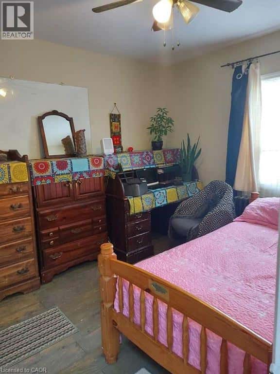 10 FAIRBANK Avenue — Toronto, Ontario - Photo 5 of 30