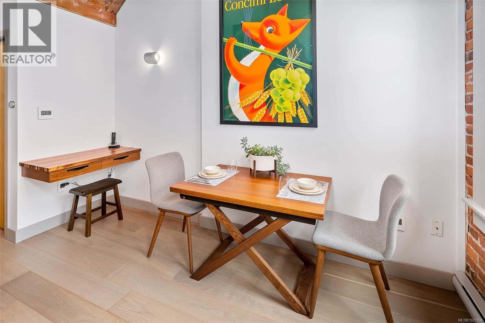 Victoria — Victoria - Photo 5 of 44