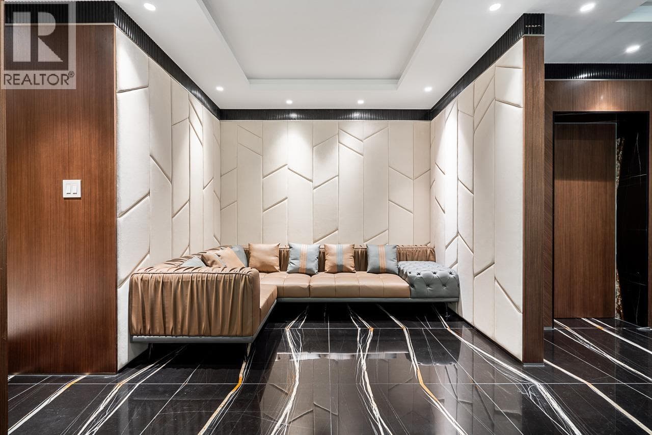 West Vancouver — West Vancouver - Main photo