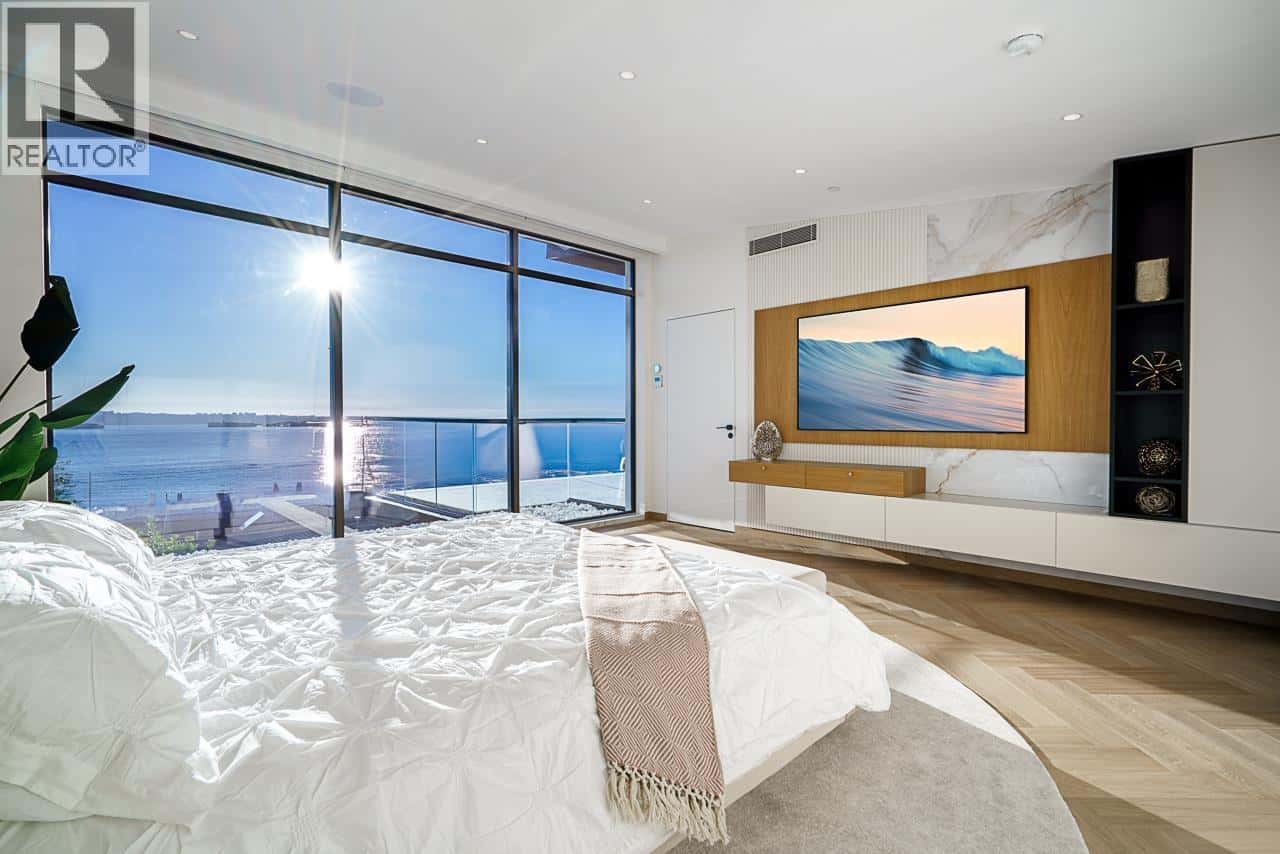 West Vancouver — West Vancouver - Photo 5 of 40