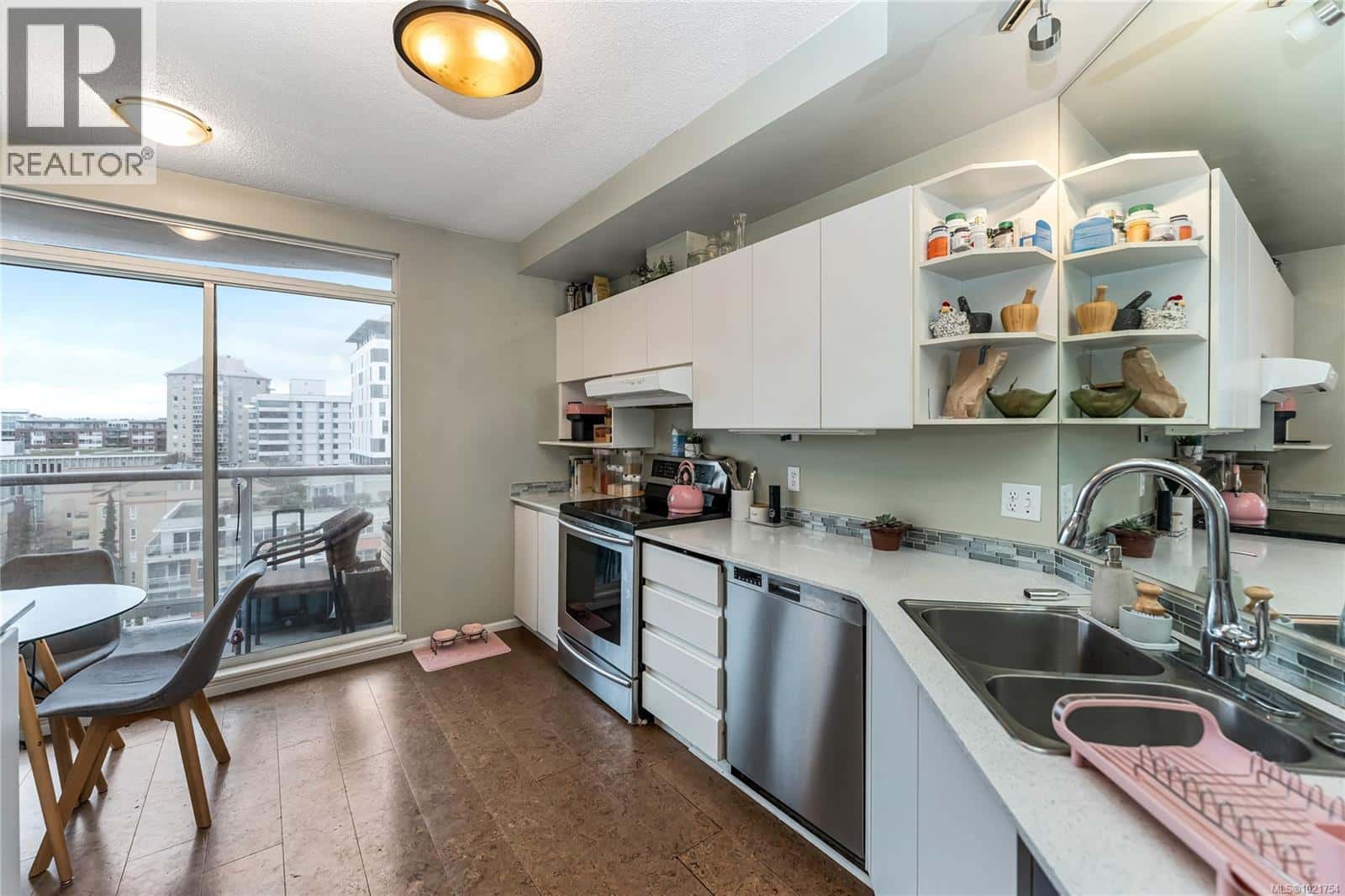 1004 1020 View St — Victoria, British Columbia - Photo 5 of 25