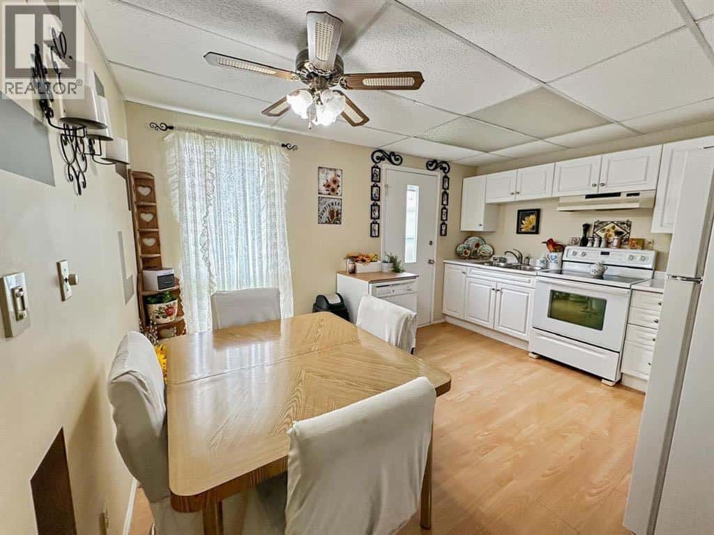 5009 50 Avenue — Valleyview, Alberta - Photo 4 of 13