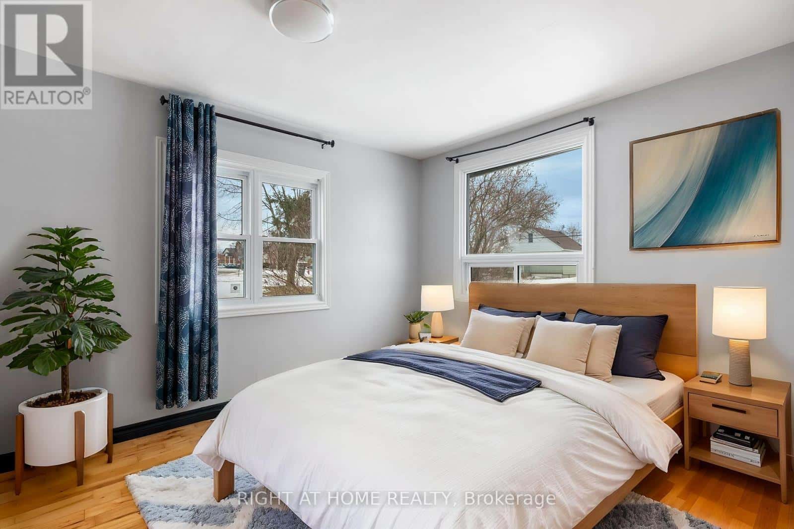 Niagara Falls (Ascot) — Niagara Falls (Ascot) - Photo 5 of 36