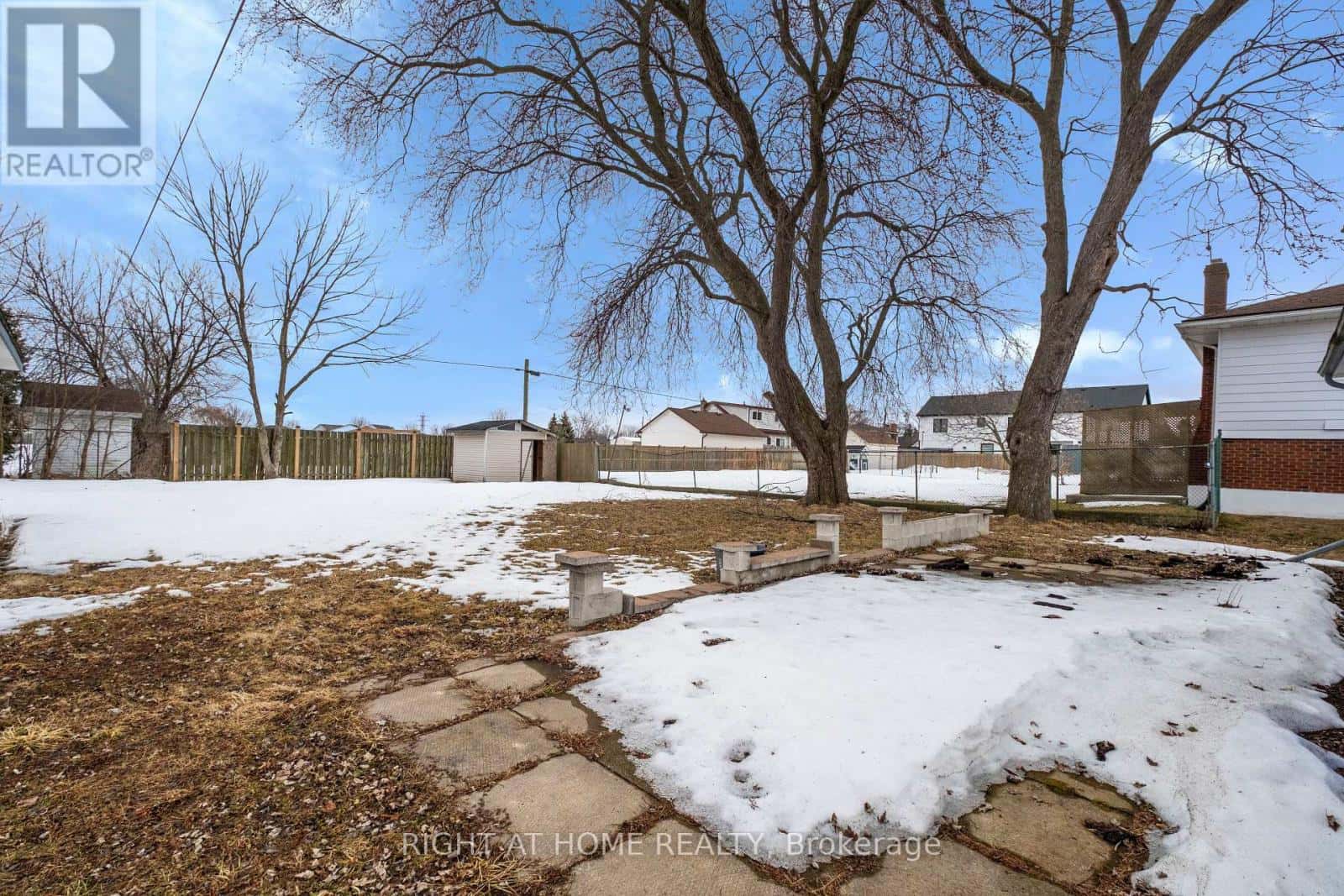 Niagara Falls (Ascot) — Niagara Falls (Ascot) - Photo 3 of 36